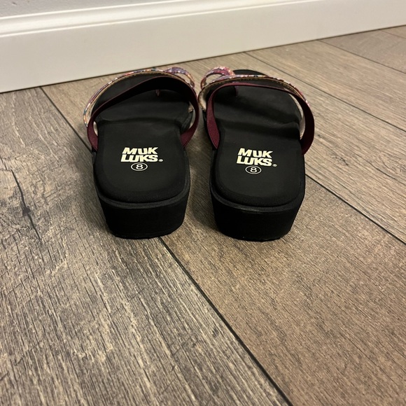 Nearly New Muk Luks Sandals - Picture 7 of 10